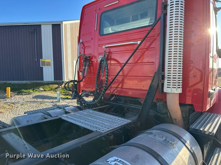 image for item DS3234 2010 Volvo VNM semi truck