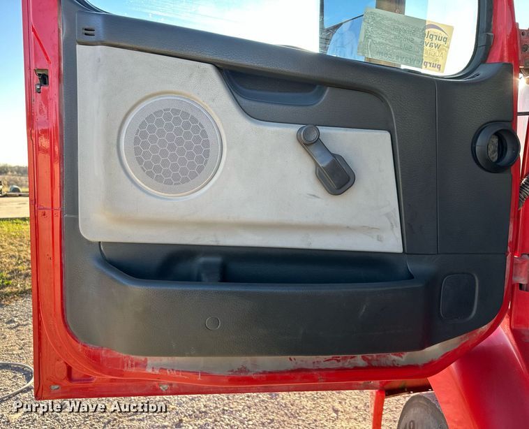 image for item DS3234 2010 Volvo VNM semi truck