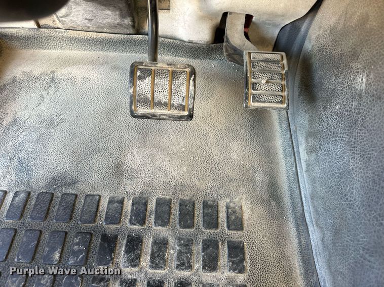 image for item DS3234 2010 Volvo VNM semi truck