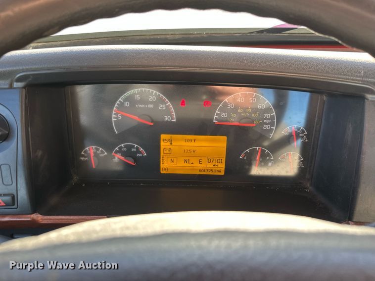 image for item DS3234 2010 Volvo VNM semi truck