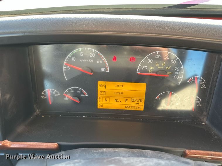 image for item DS3234 2010 Volvo VNM semi truck