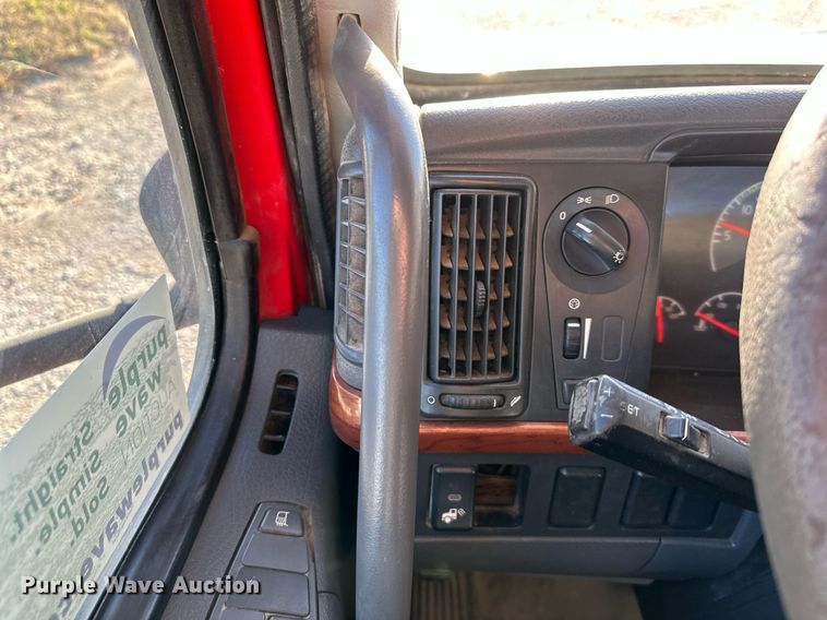 image for item DS3234 2010 Volvo VNM semi truck