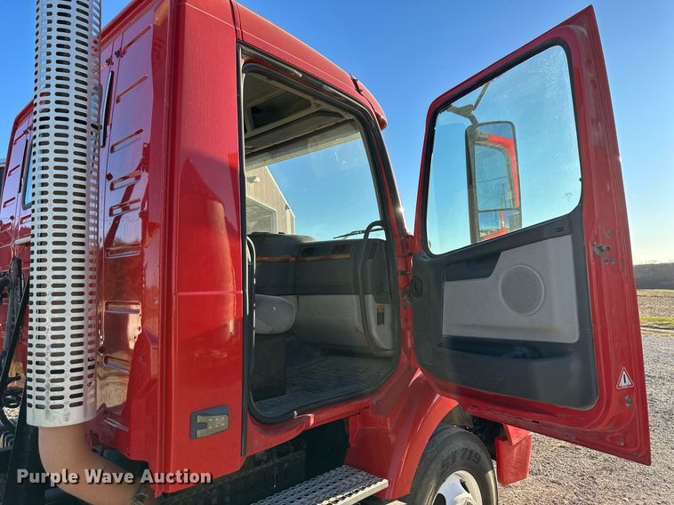 image for item DS3234 2010 Volvo VNM semi truck