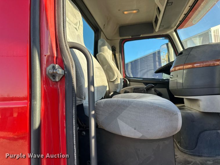 image for item DS3234 2010 Volvo VNM semi truck