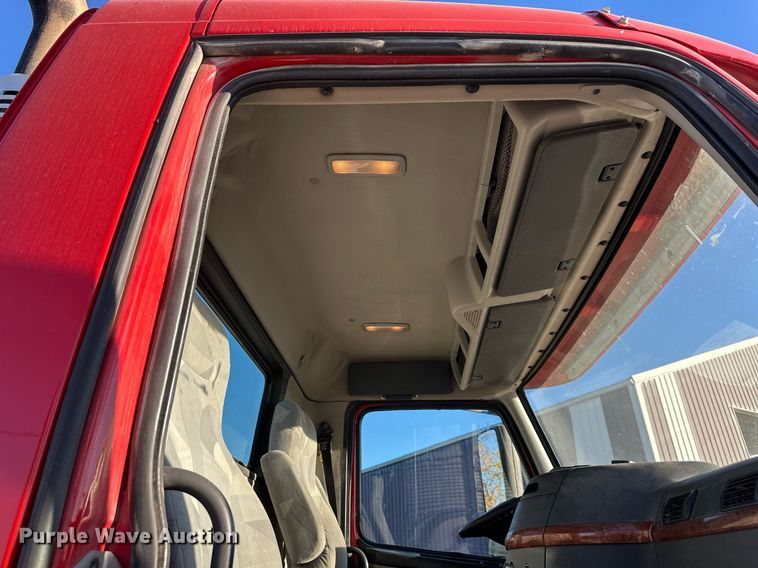 image for item DS3234 2010 Volvo VNM semi truck