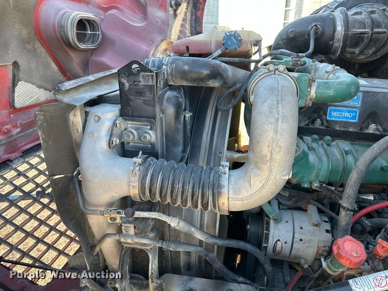 image for item DS3234 2010 Volvo VNM semi truck