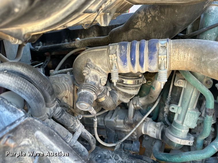 image for item DS3234 2010 Volvo VNM semi truck