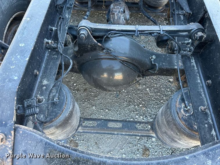 image for item DS3234 2010 Volvo VNM semi truck