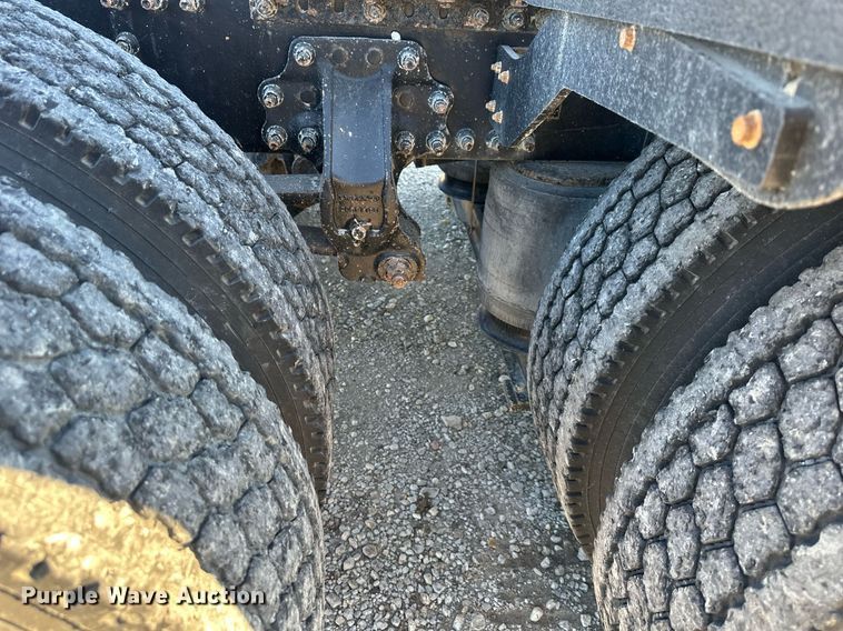 image for item DS3234 2010 Volvo VNM semi truck