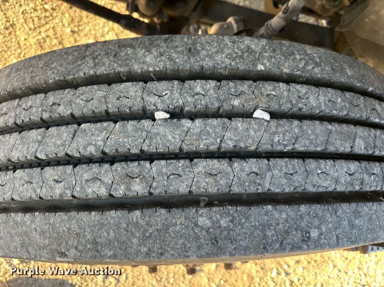 image for item DS3234 2010 Volvo VNM semi truck