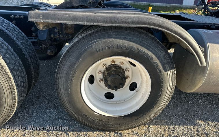 image for item DS3234 2010 Volvo VNM semi truck