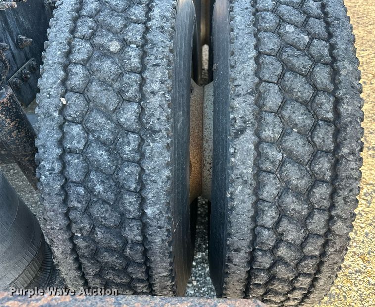 image for item DS3234 2010 Volvo VNM semi truck