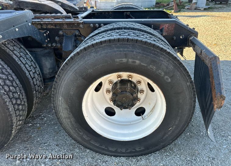 image for item DS3234 2010 Volvo VNM semi truck