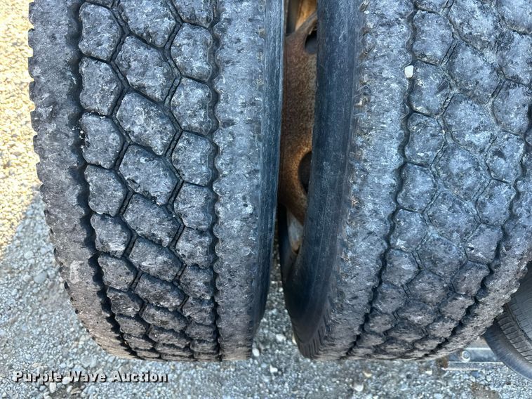 image for item DS3234 2010 Volvo VNM semi truck