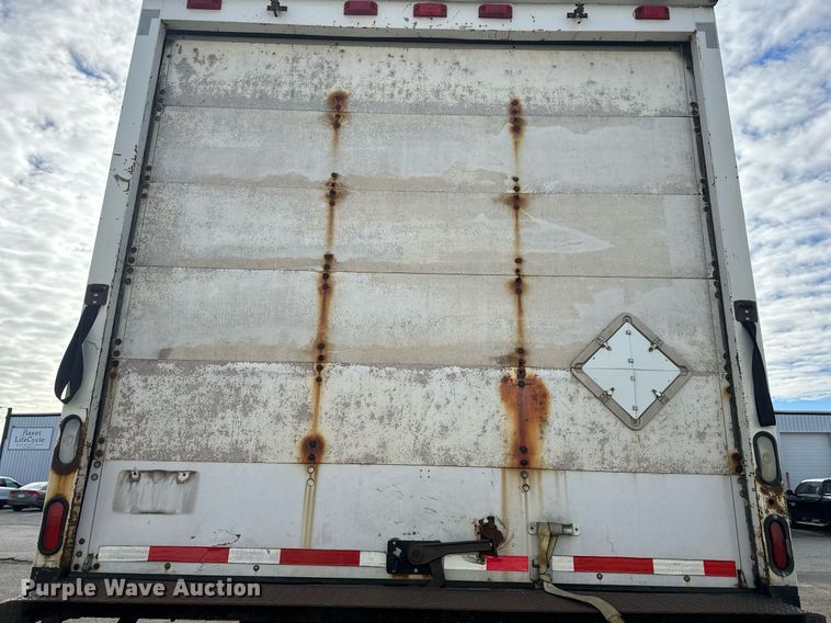 image for item DS3371 2004 International 7600 box truck