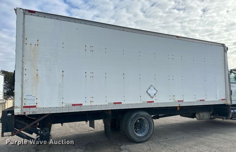 image for item DS3371 2004 International 7600 box truck