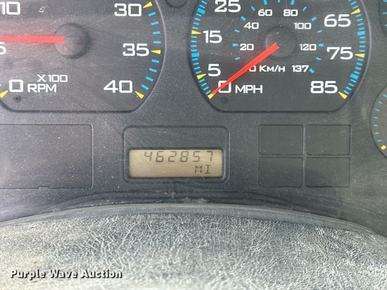 image for item DS3371 2004 International 7600 box truck