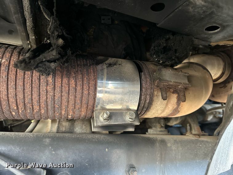 image for item DS3371 2004 International 7600 box truck