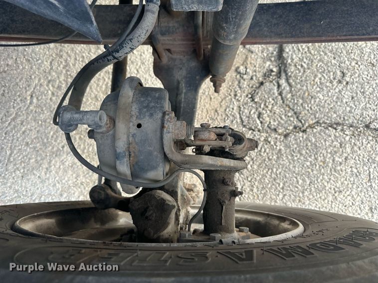 image for item DS3371 2004 International 7600 box truck