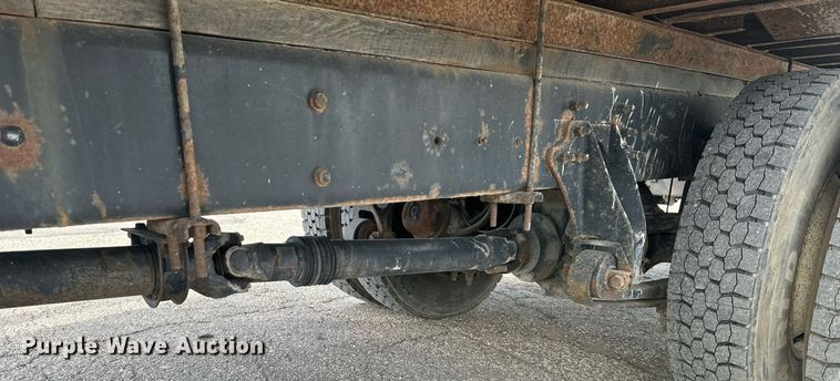 image for item DS3371 2004 International 7600 box truck