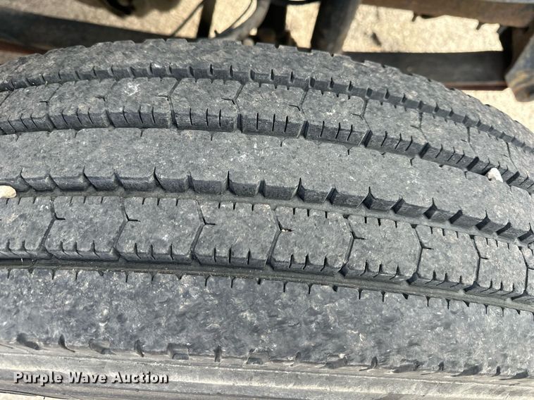 image for item DS3371 2004 International 7600 box truck