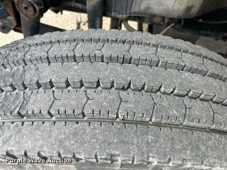 image for item DS3371 2004 International 7600 box truck