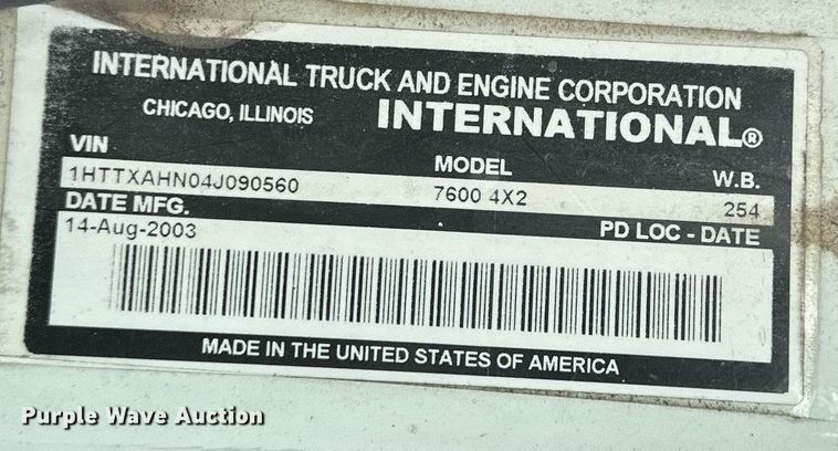image for item DS3371 2004 International 7600 box truck
