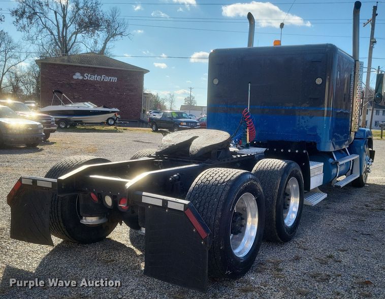 image for item DS5174 1996 Freightliner FLD120 semi truck