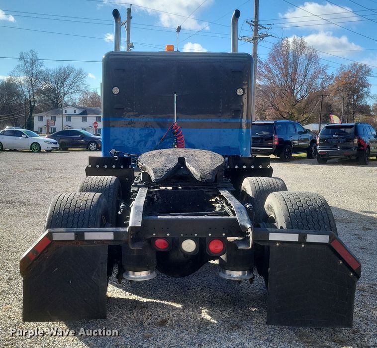 image for item DS5174 1996 Freightliner FLD120 semi truck