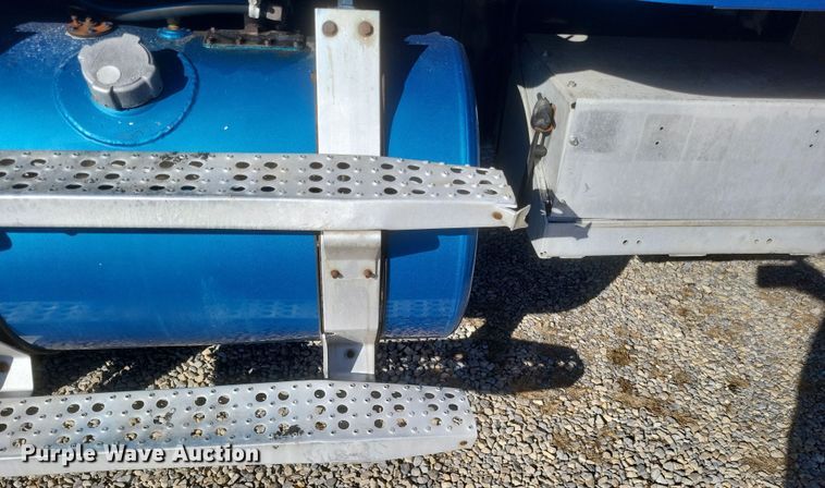 image for item DS5174 1996 Freightliner FLD120 semi truck