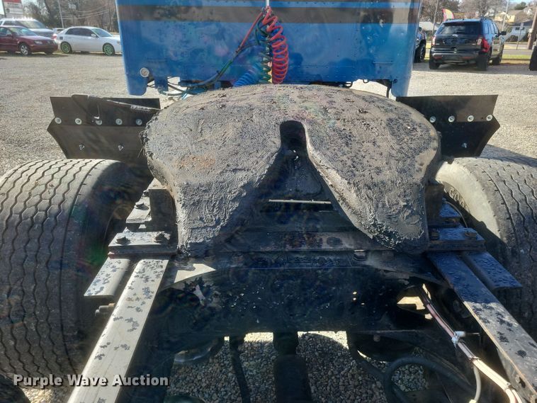 image for item DS5174 1996 Freightliner FLD120 semi truck