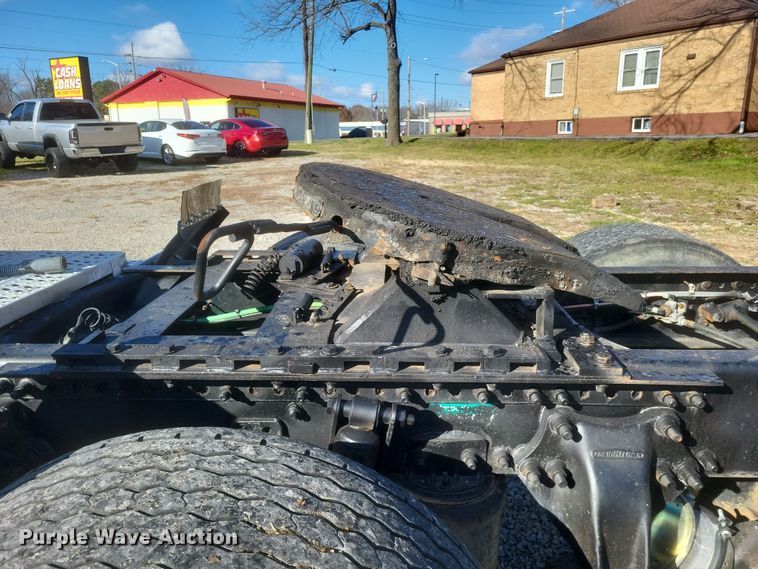 image for item DS5174 1996 Freightliner FLD120 semi truck