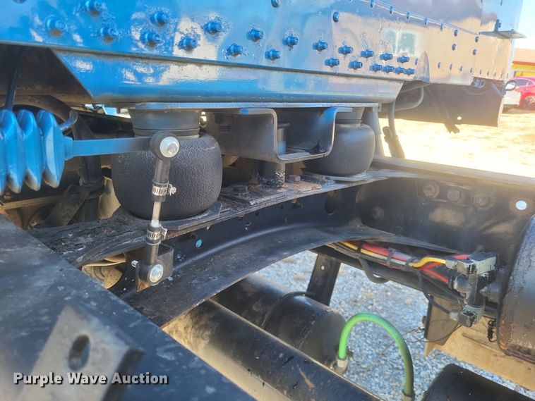 image for item DS5174 1996 Freightliner FLD120 semi truck