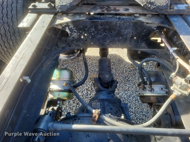 image for item DS5174 1996 Freightliner FLD120 semi truck