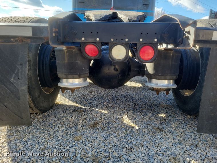 image for item DS5174 1996 Freightliner FLD120 semi truck