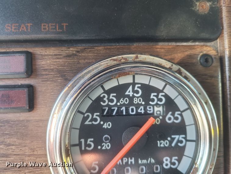 image for item DS5174 1996 Freightliner FLD120 semi truck