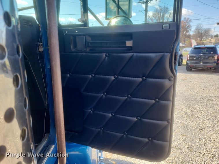 image for item DS5174 1996 Freightliner FLD120 semi truck