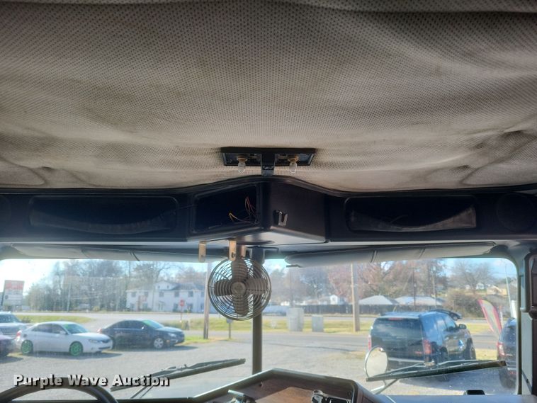 image for item DS5174 1996 Freightliner FLD120 semi truck