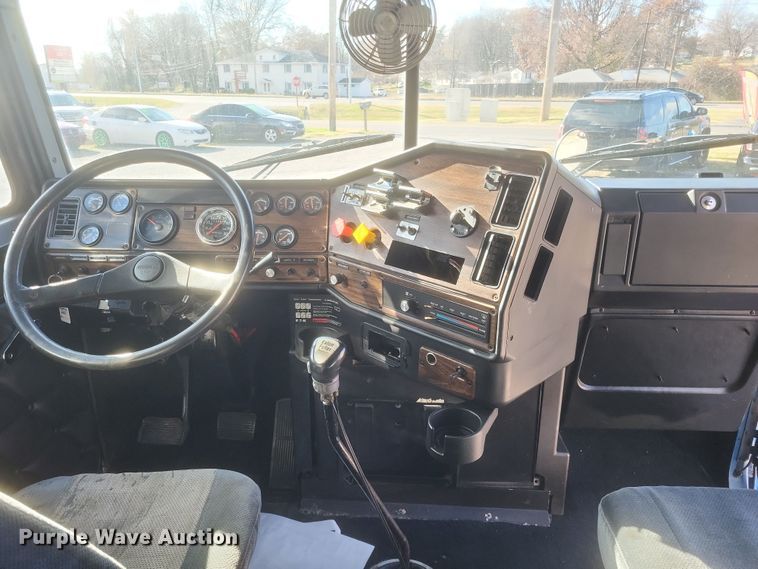 image for item DS5174 1996 Freightliner FLD120 semi truck