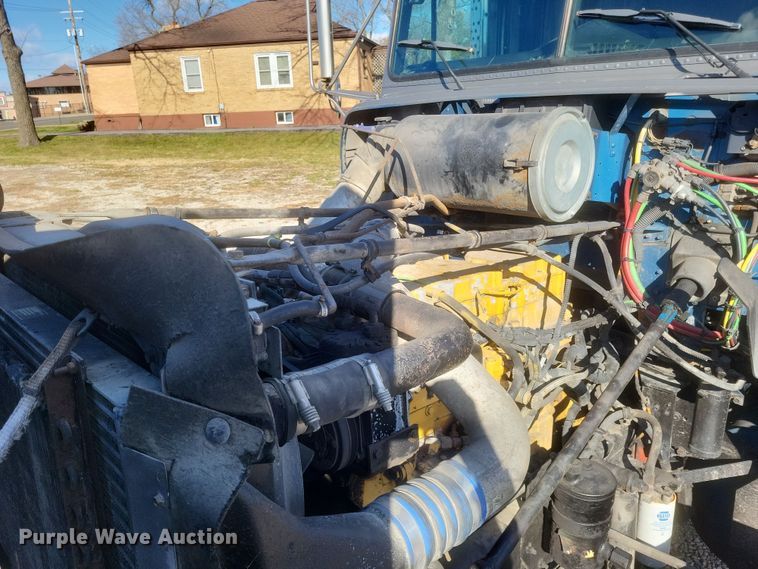 image for item DS5174 1996 Freightliner FLD120 semi truck