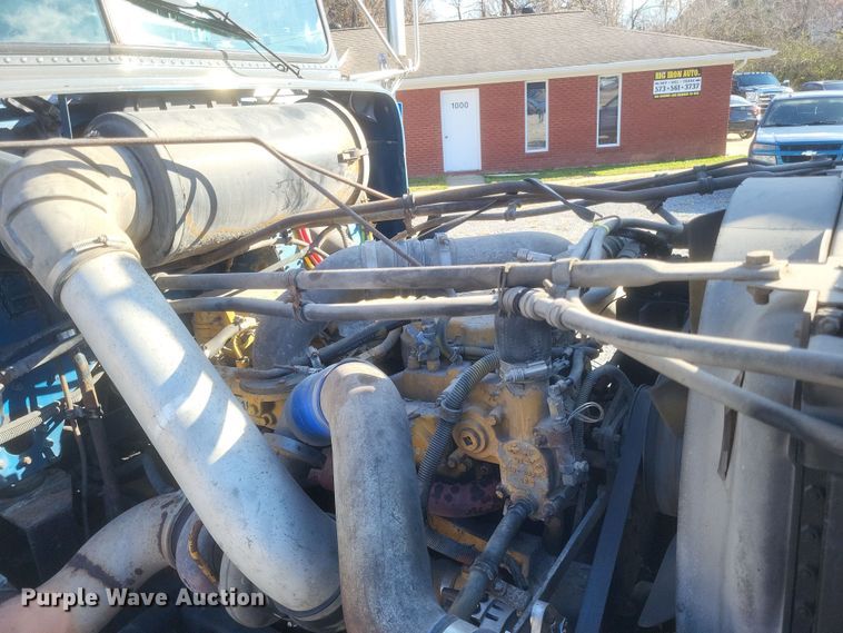 image for item DS5174 1996 Freightliner FLD120 semi truck