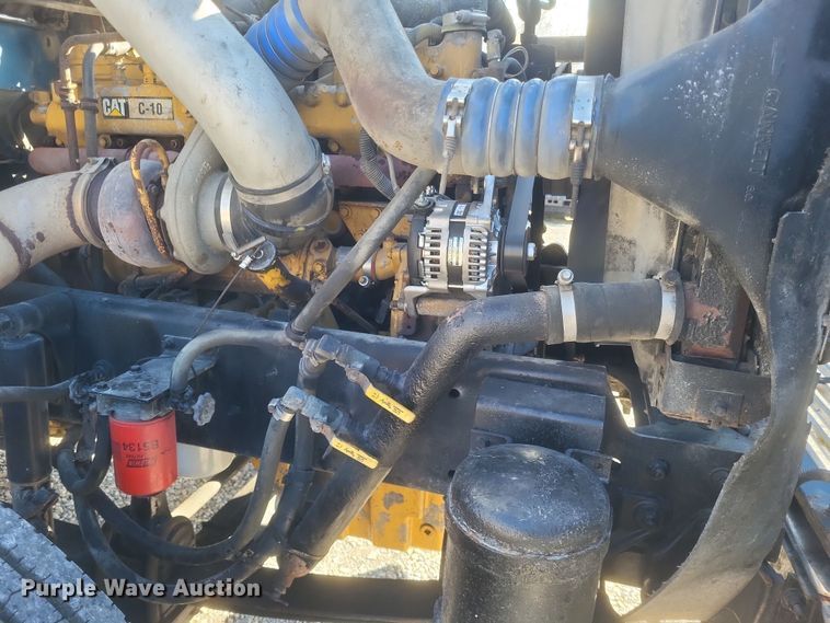 image for item DS5174 1996 Freightliner FLD120 semi truck