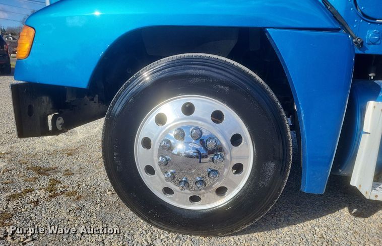 image for item DS5174 1996 Freightliner FLD120 semi truck