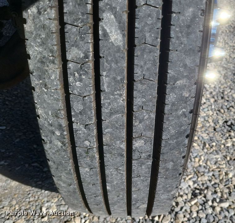 image for item DS5174 1996 Freightliner FLD120 semi truck