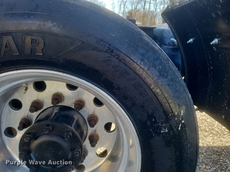 image for item DS5174 1996 Freightliner FLD120 semi truck