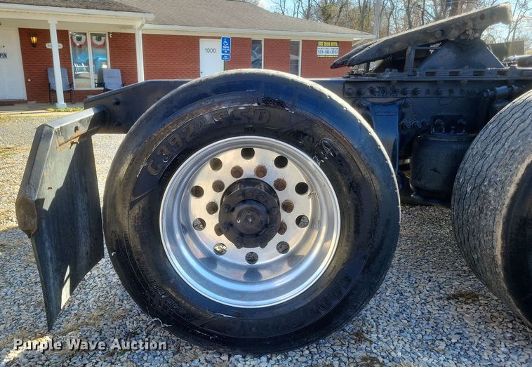 image for item DS5174 1996 Freightliner FLD120 semi truck