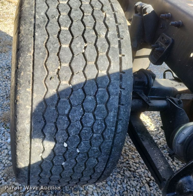 image for item DS5174 1996 Freightliner FLD120 semi truck