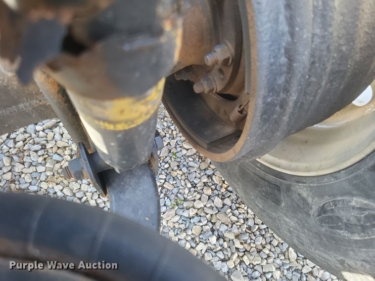 image for item DS5174 1996 Freightliner FLD120 semi truck