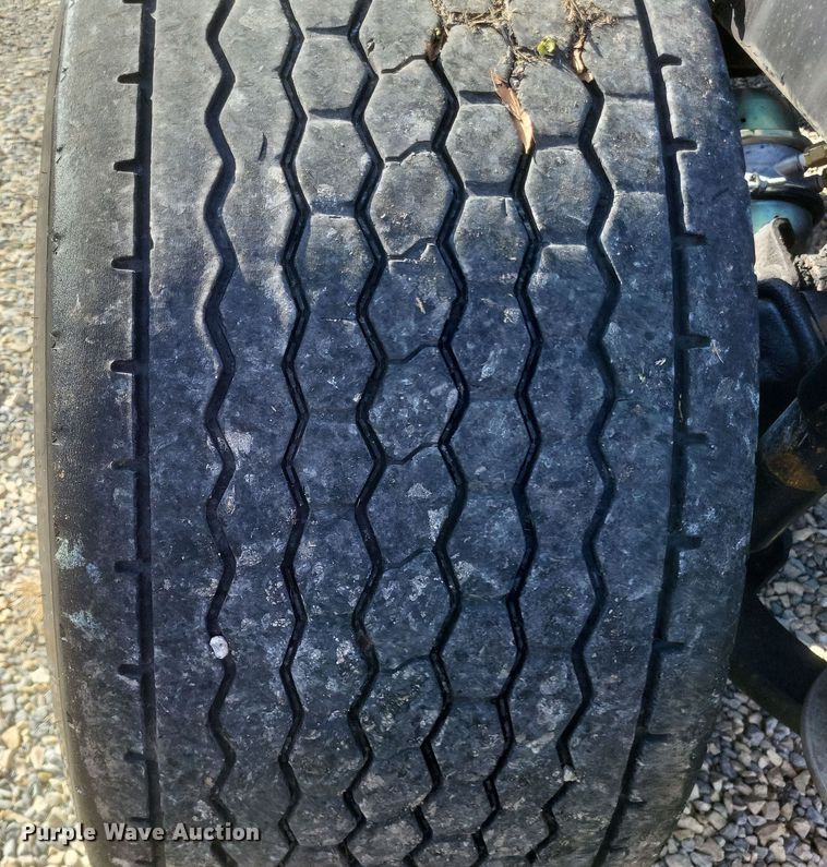 image for item DS5174 1996 Freightliner FLD120 semi truck