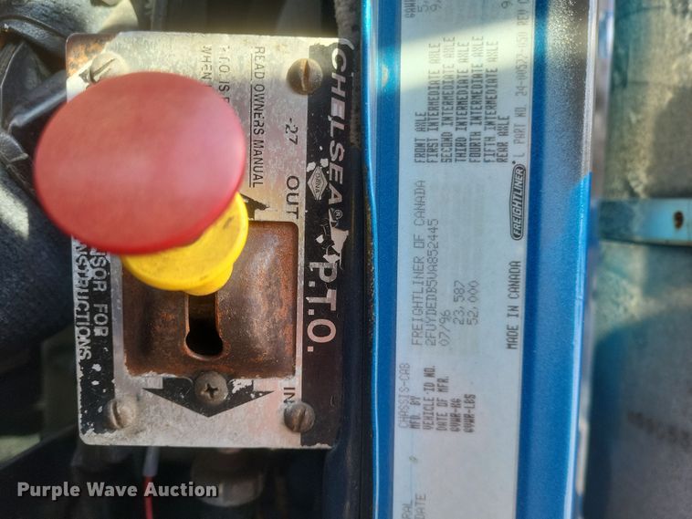 image for item DS5174 1996 Freightliner FLD120 semi truck